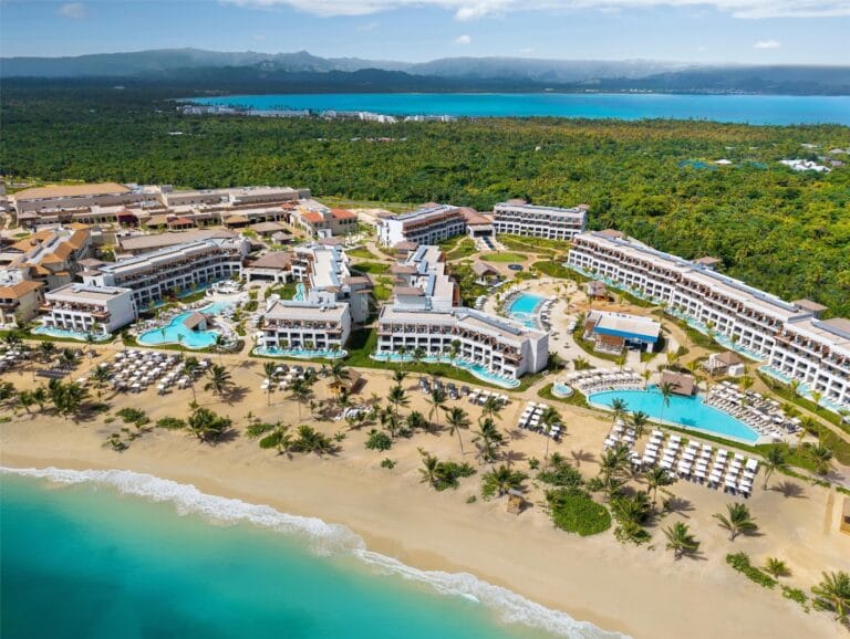Traslados desde el Aeropuerto de Punta Cana al Secrets Playa Esmeralda
